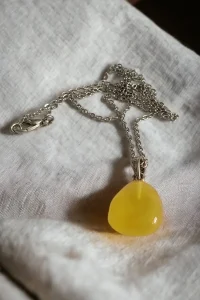 Gümüş Aparatlı Doğal Kehribar Taşı Kolye